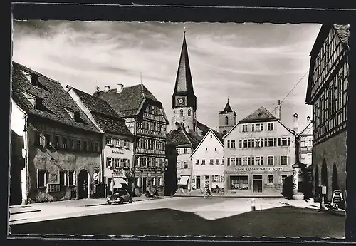 AK Münnerstadt /Ufr., Marktplatz mit Geschäften, Rathaus und Pfarrkirche
