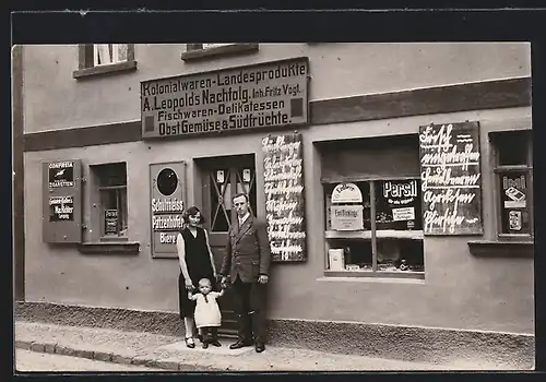 Foto-AK Reklame für Confreia Zigaretten auf Emailleschildern am Kolonialwaren-Geschäft A. Leopolds Nachfolg.
