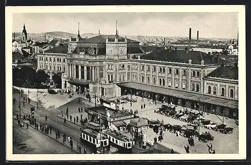 AK Brünn / Brno, Bahnhof mit Strassenbahnen