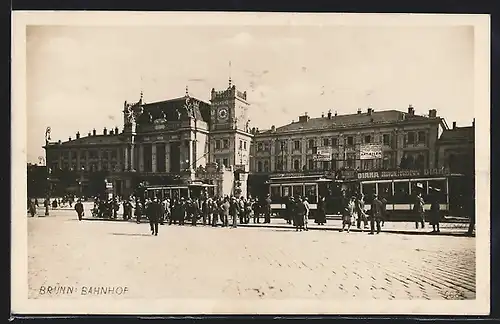 AK Brünn / Brno, Strassenbahn am Bahnhof