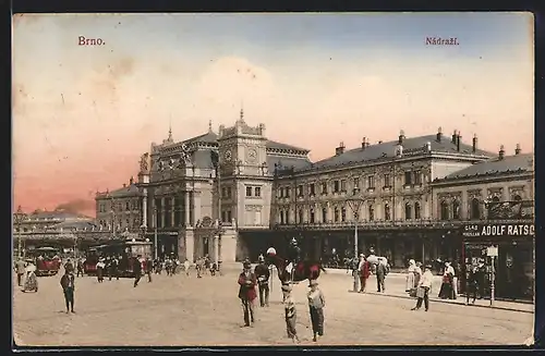 AK Brno, Nadrazi, Strassenbahn am Bahnhof