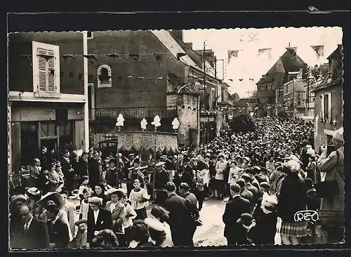 AK Neuvy-Saint-Sèpulcre, Procession du Prècieux Sang