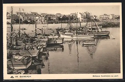 AK Quiberon, Bateaux Sardinjers au port