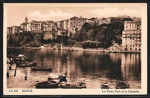AK Bastia, Le Vieux Port et la Citadelle