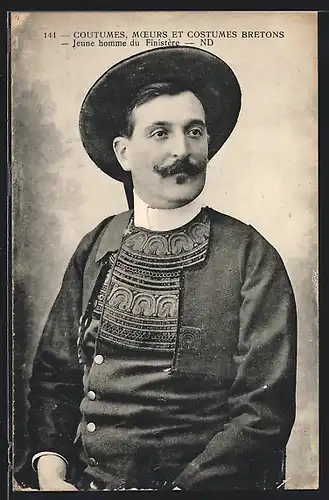 AK Finistere, Jeune Homme en Costume Bretons