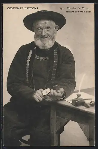 AK Monsieur le Maire prenant sa bonne prise, Mann in Tracht der Bretagne