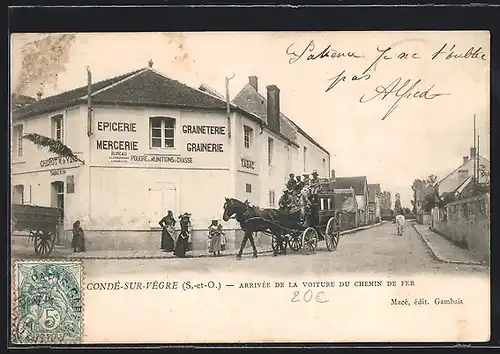 AK Condè-sur-Vègre, Arrivèe de la Voiture du Chemin de Fer