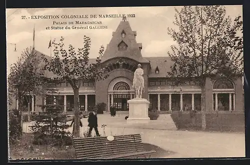 AK Marseille, Exposition coloniale 1922, Palais de Madagascar et Statue du Gènèral Gallieni