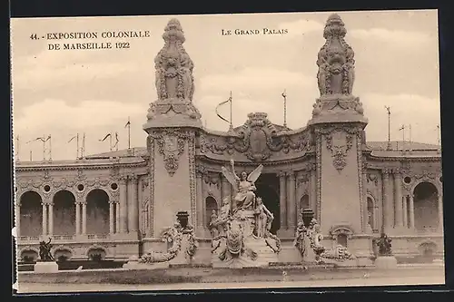 AK Marseille, Exposition coloniale 1922, La Grand Palais avec la Fontaine Monumentale