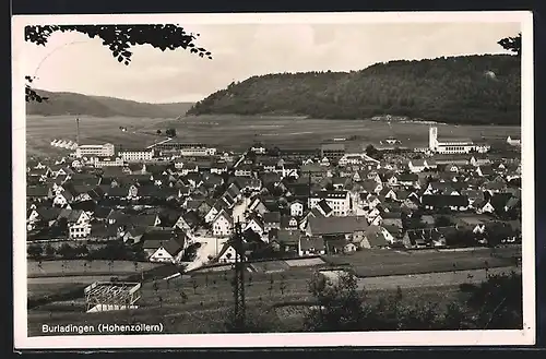 AK Burladingen i. Hohenzollern, Ortsansicht mit Bergen im Hintergrund