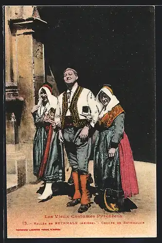 AK Les vieux costumes Pyrénéens, Bauern in ortstyischer Tracht