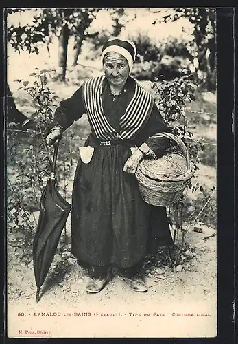 AK Lamalou-les-Bains, Type du Pays, Csotume local, Alte Frau in Tracht mit Korb und Schirm
