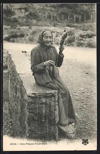 AK Une Fileuse d`autrefois, Languedoc-Roussillon