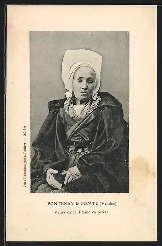 AK Fontenay le-Comte, Witwe in Tracht