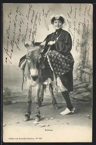 AK Sablaise, Frau in Tracht mit Esel, Pays de la Loire