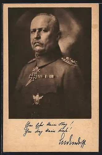 AK Erich Ludendorff in Uniform mit Eisernem Kreuz und ernstem Blick