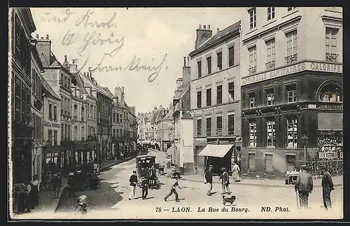 AK Laon, La Rue du Bourg