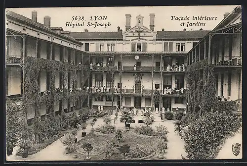 AK Lyon, Hopital Saint-Joseph, Facade intérieure et Jardins