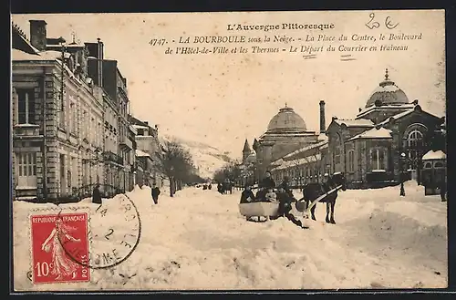 AK La Bourboule, La Place du Centre, le Boulevard de l`Hotel de ville et les Thermes, Le Départ du Courrier en traineau