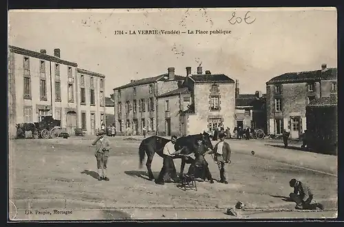 AK La Verrie, La Place publique