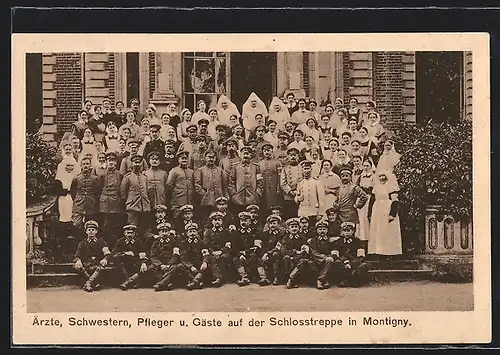 AK Montigny, Ärzte, Schwestern, Pfleger und Gäste auf der Schlosstreppe