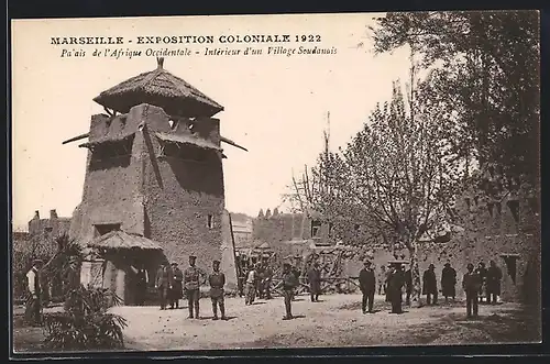 AK Marseille, Exposition Coloniale 1922, Palais de l`Afrique Occidentale, Intérieur d`un Village Soudanais