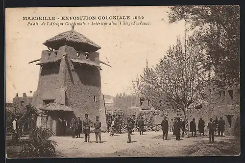 AK Marseille, Exposition Coloniale 1922, Palais de l`Afrique Occidentale, Intérieur d`un Village Soudanais