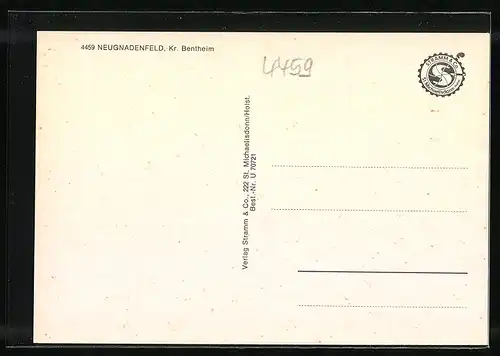 AK Neugnadenfeld, Flusspartie, Wohnhäuser an Strassenpartie, Kirche