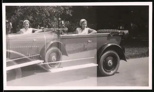 Fotografie Knoll, Leipzig, Auto Opel Cabrio 1931, Doppelbelichtung, Ghost