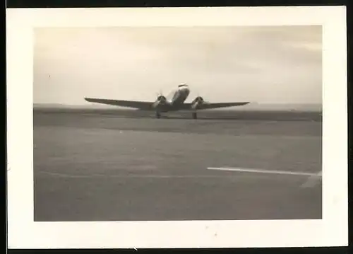 Fotografie Machi's Studio, Flugzeug Douglas DC-2 kurz nach der Landung, USA 1939