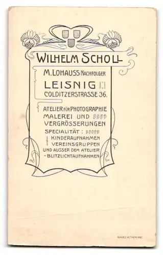 Fotografie Wilhelm Scholl, Leisnig, Colditzerstr. 36, Junger Herr im Anzug mit Fliege