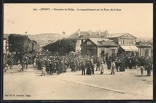 AK Joigny, Concours de Peche, le reassemblement sur la Place de la Gare