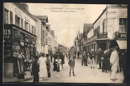 AK La Bernerie, La Place du Marché, L`Entree de la Rue de Pornic