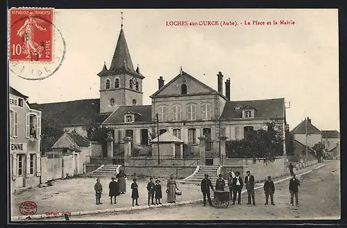 AK Loches-sur-Ource, La Place et la Mairie