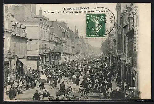 AK Montlucon, Rue de la République, un jour de Marché