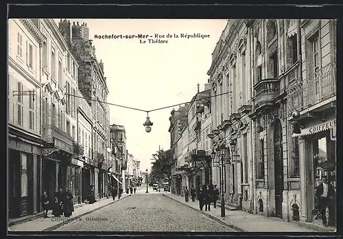 AK Rochefort-sur-Mer, Rue de la République, Le Théâtre