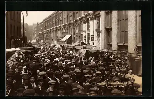 AK London, Petticoat Lane on Sunday Morning, a general view