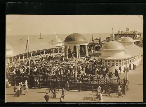 AK Hastings, Pier, Kapelle am Strand