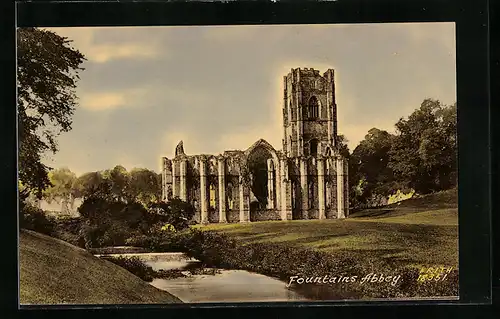 AK Fountains Abbey, An der Ruine