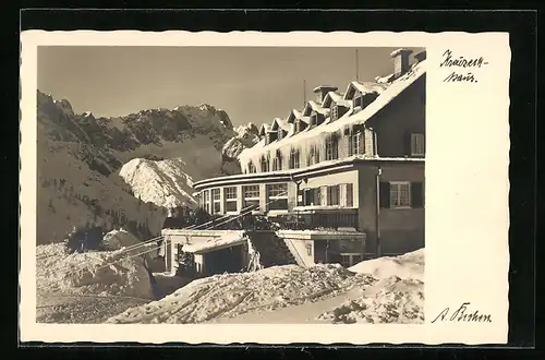 AK Kreuzeckhaus, Ortspartie mit Berghütte im Schnee