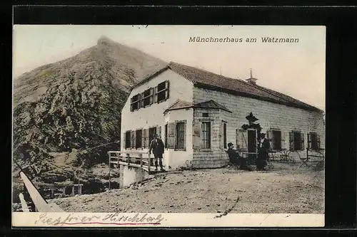 AK Watzmannhaus, Wanderer vor dem Unterkunftshaus