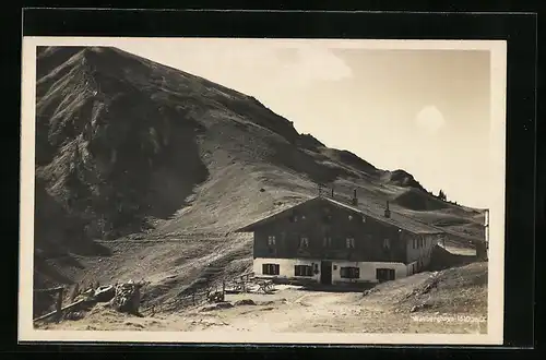 AK Wallberghaus, Berghütte mit Panorama