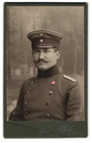 Fotografie Eduard Heid, Rastatt, Kriegstrasse 19, Offizier mit Mustasch in Uniform