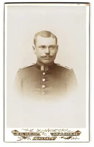 Fotografie Eduard Heid, Rastatt, Einjährig-Freiwilliger Uffz. in Uniform Rgt. 25