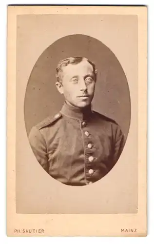 Fotografie Ph. Sautier, Mainz, junger Soldat in Uniform Rgt. 118