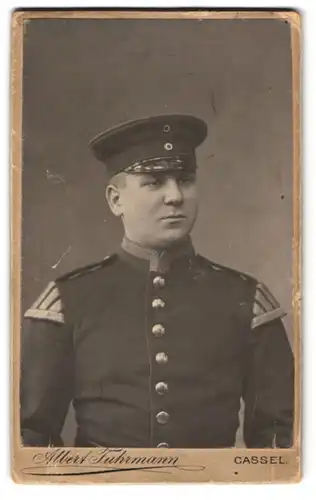 Fotografie Albert Fuhrmann, Cassel, Uffz. in Musiker Uniform mit Schwalbennest