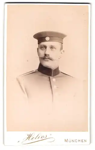 Fotografie Helios, München, Portrait bayerischer Soldat Fritz Reichel in Uniform