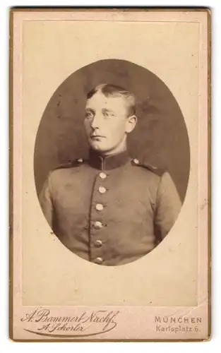 Fotografie A. Bammert Nachf., München, Soldat in Uniform