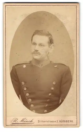 Fotografie R. Münch, Nürnberg, Chevauleger in Uniform mit Mustasch