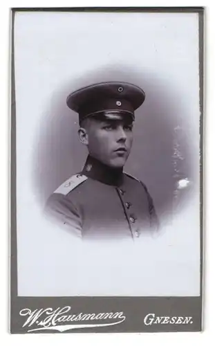 Fotografie W. Hausmann, Gnesen, junger Soldat in Uniform Rgt. 8